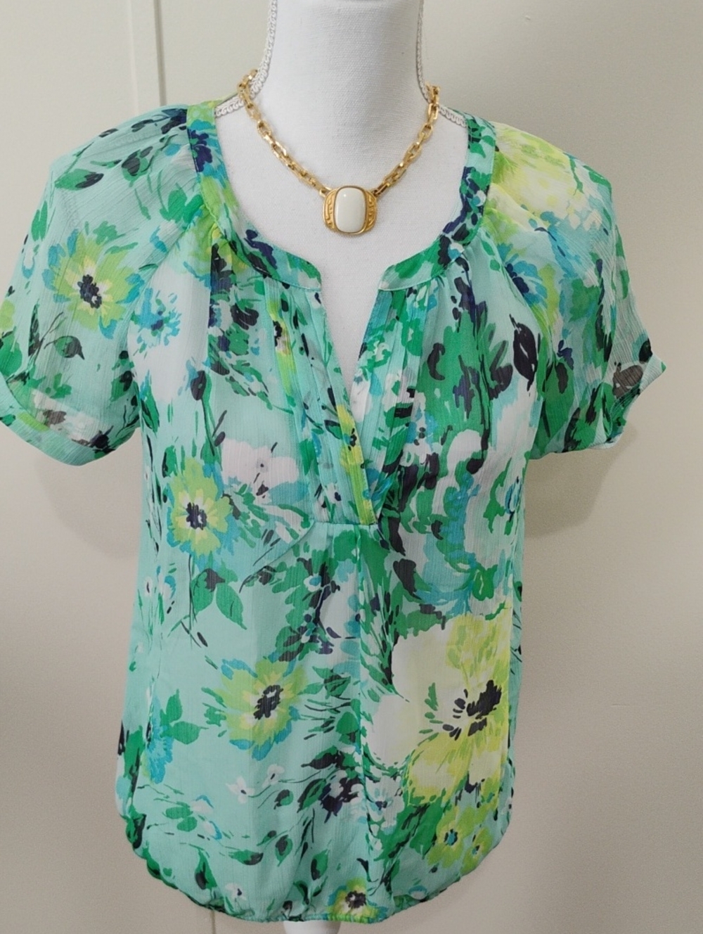 St. John's Bay Mint Green Floral Short-Sleeve V-Neck Blouse
